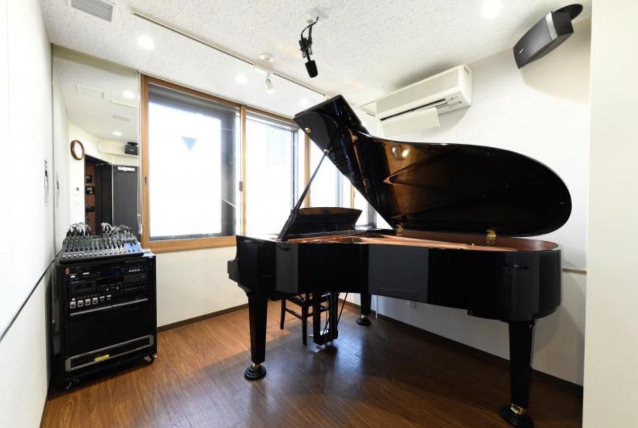 グランドピアノ室